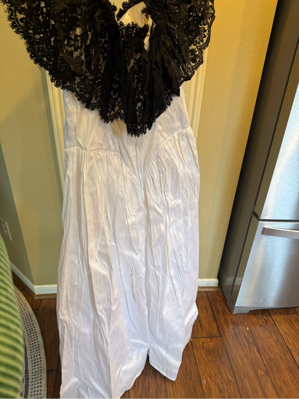 Recollections Victorian Ball Gown White Dupioni Silk Black Alençon Lace Large - Picture 8 of 15